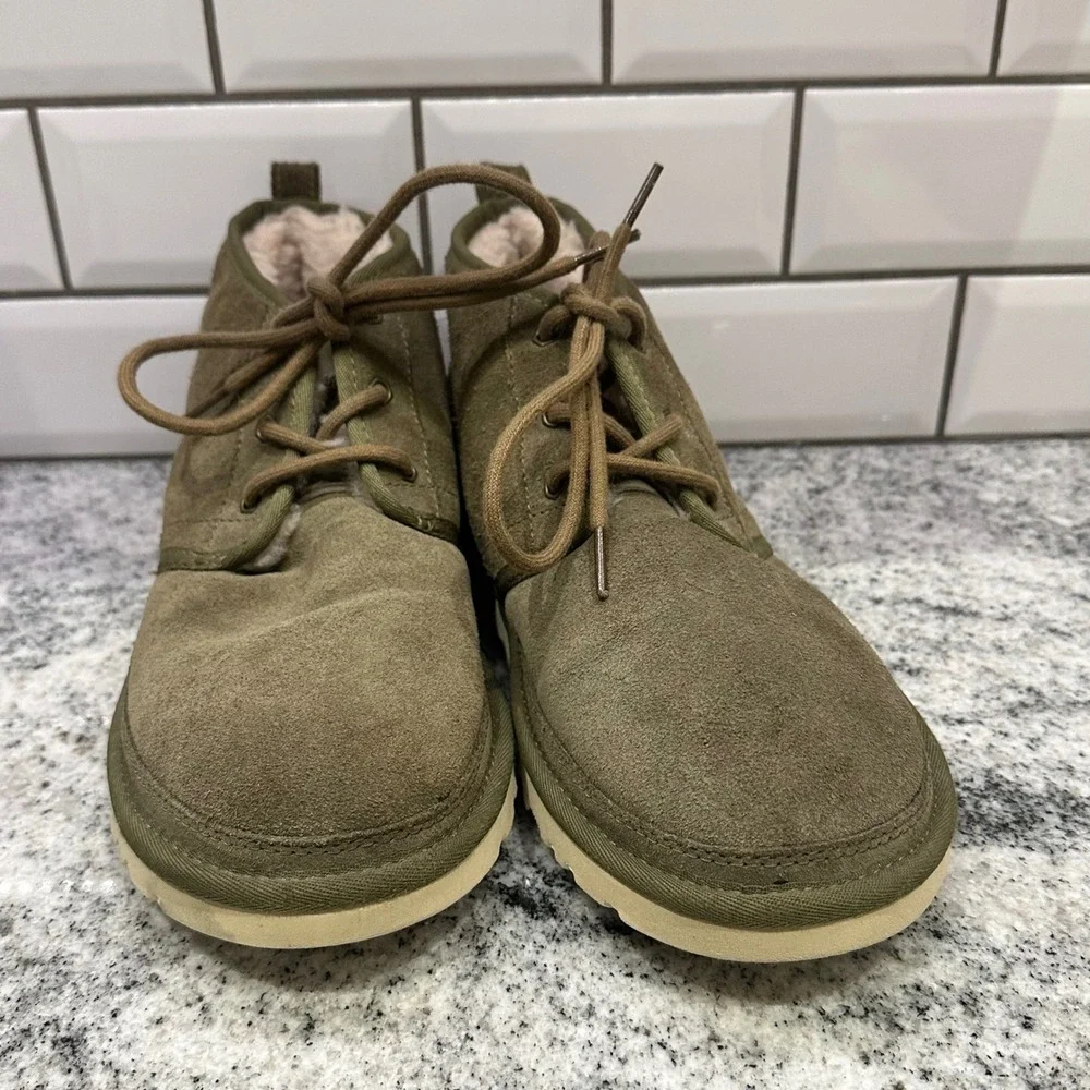 UGG Neumel Chukka‎ Boots Olive Green Suede Shearling Lined Men's Size 10